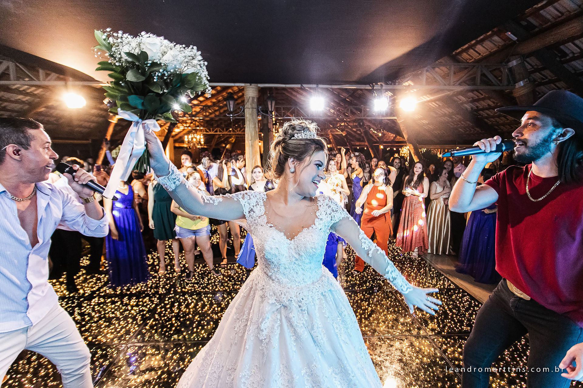 Casamento Júlia e João Paulo no espaço Santa Felicidade Eventos